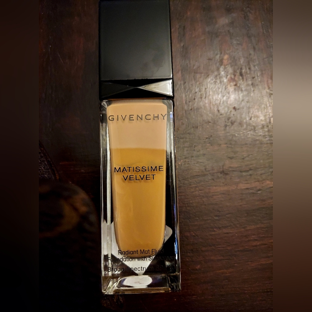 Givenchy Matissime Velvet Mat Foundation SPF 20